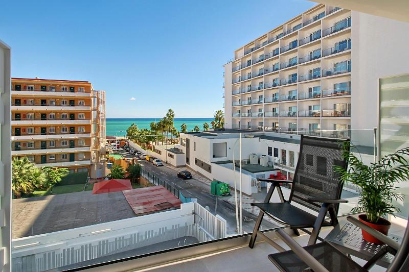 Carihuela Suites - image 10
