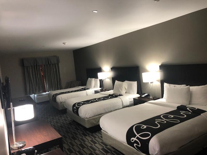 Classic Triple Room image 2