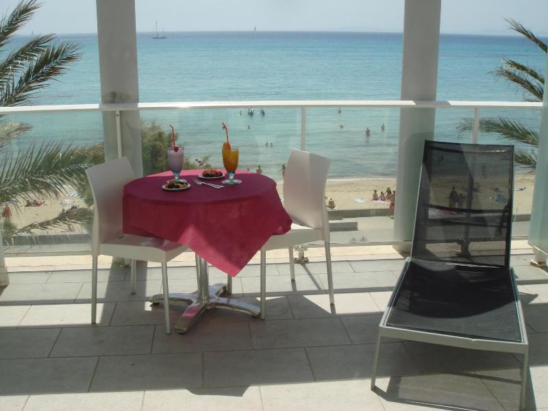 Studio with Sea View image 3