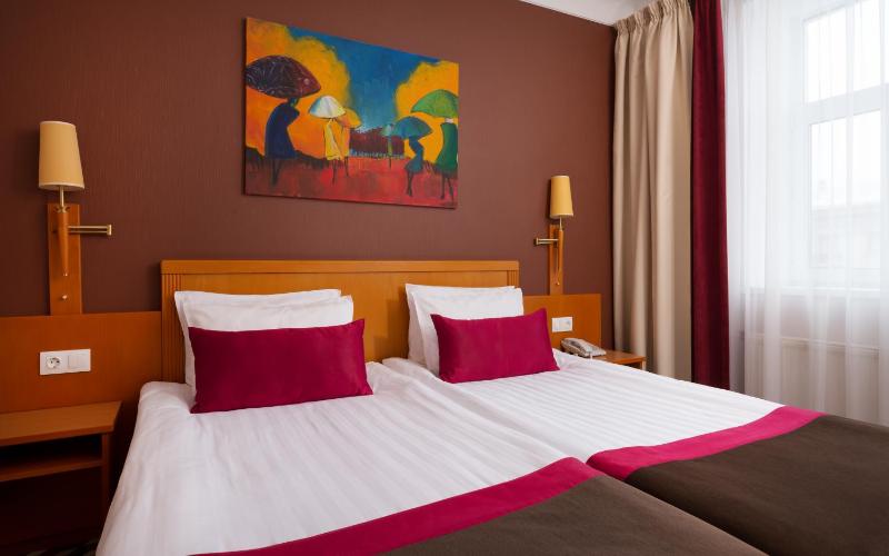 Standard Twin Room image 1