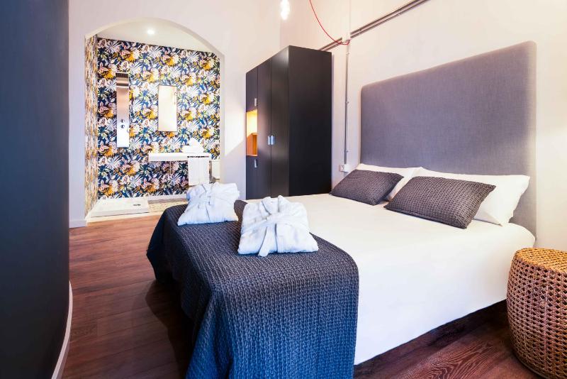 Deluxe Room image 4