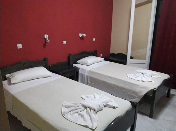 Economy Double Room image 4