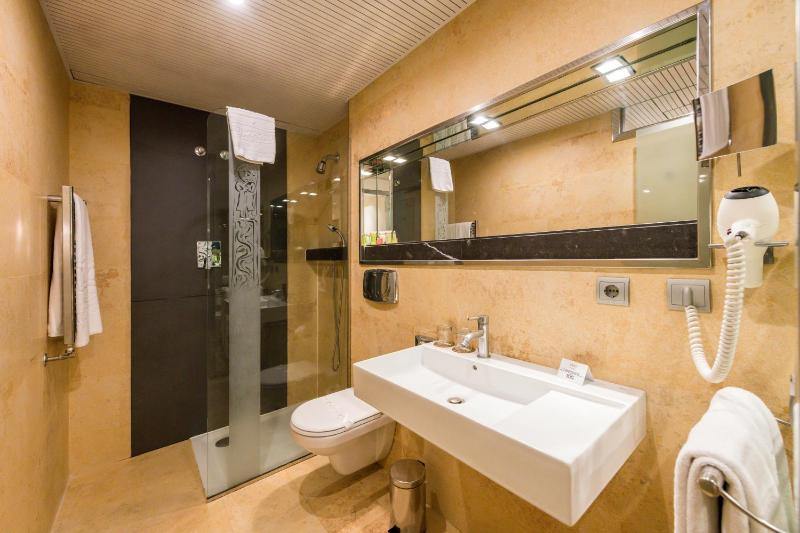 Double or Twin Room image 2