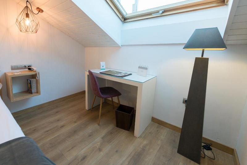 Double Room with Sofa Bed image 4