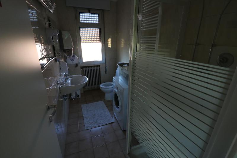 Triple Room with Shared Bathroom image 3
