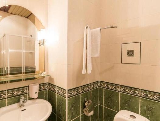 Standard Twin Room image 2