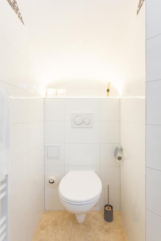 Apartment 3 image 3