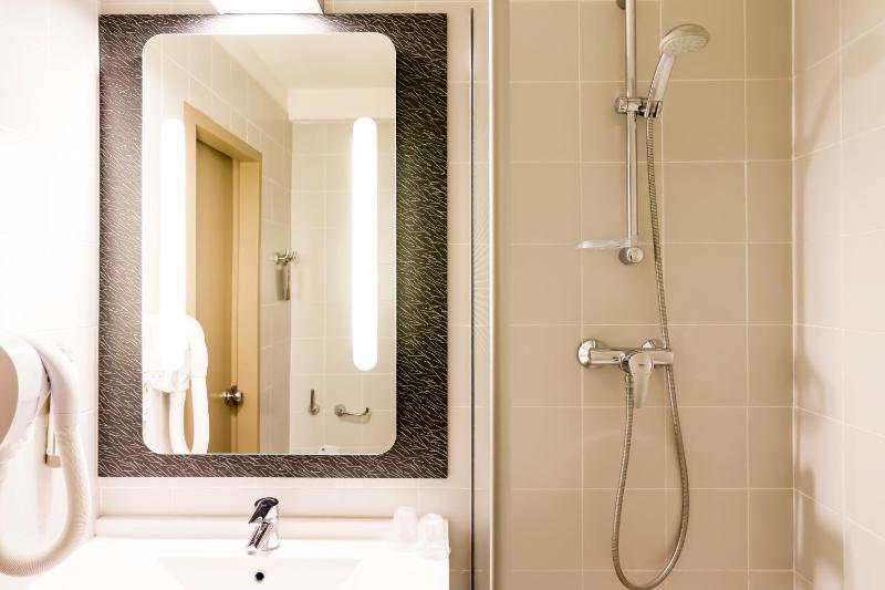 Standard Twin Room image 2