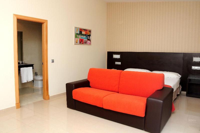 Family Room (2 Adults + 2 Children) image 1