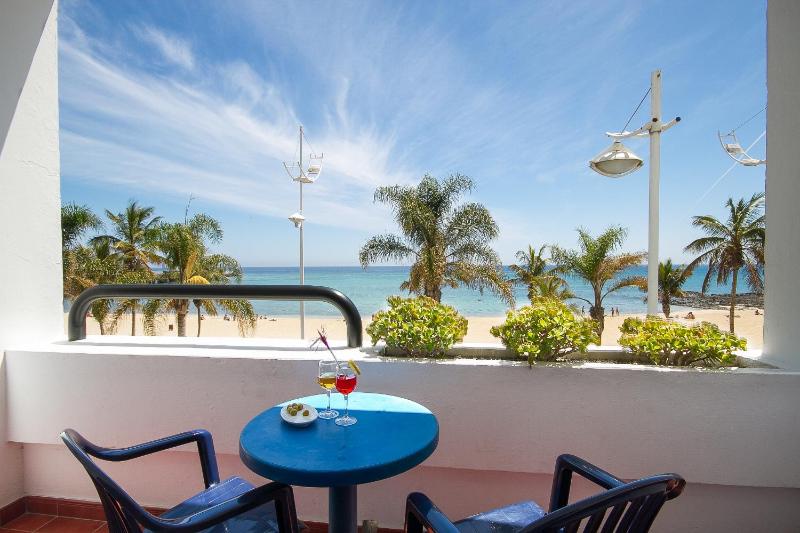 Double or Twin Room with Sea View image 3