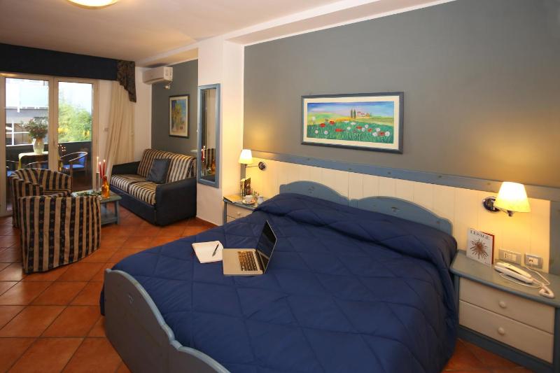 Junior Suite with Balcony image 2