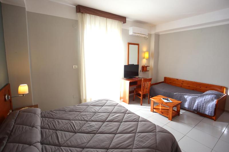Budget Triple Room image 4