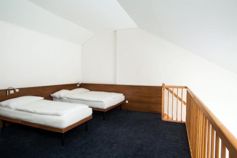 Standard Quadruple Room image 3