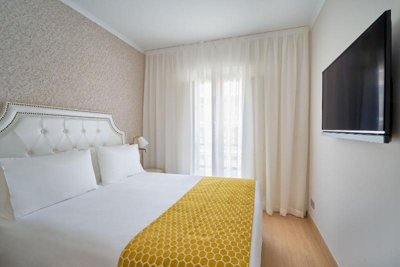 One-Bedroom Suite image 4