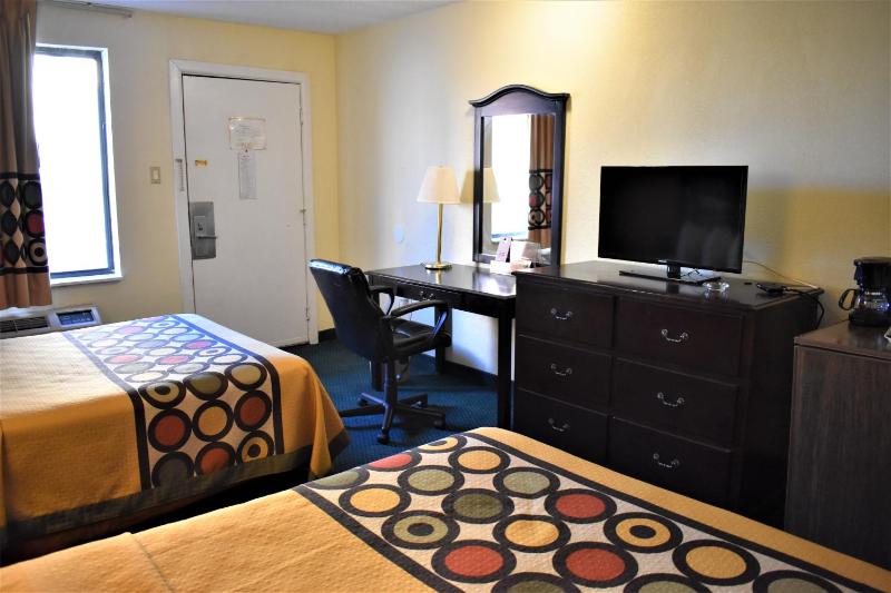 Double Room with Two Double Beds - Smoking image 3