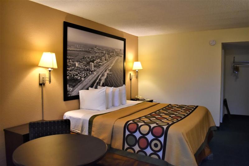 King Room - Non-Smoking image 3