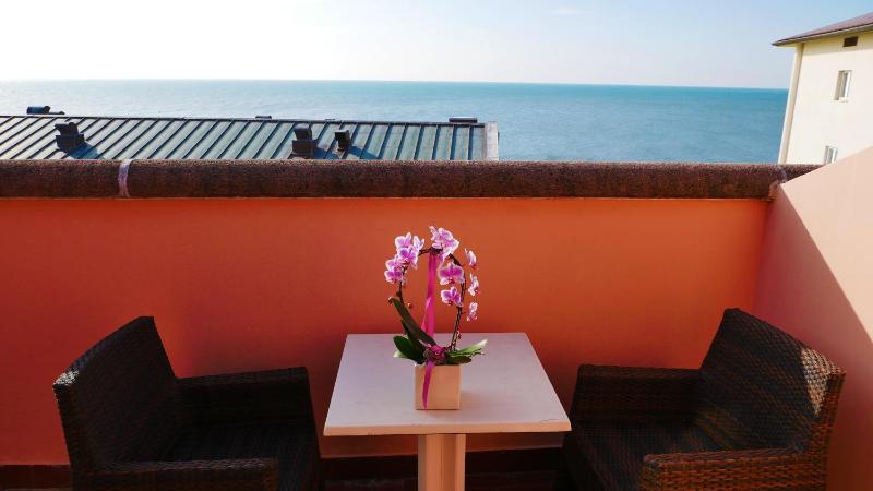 Superior Triple Room with Sea View image 4