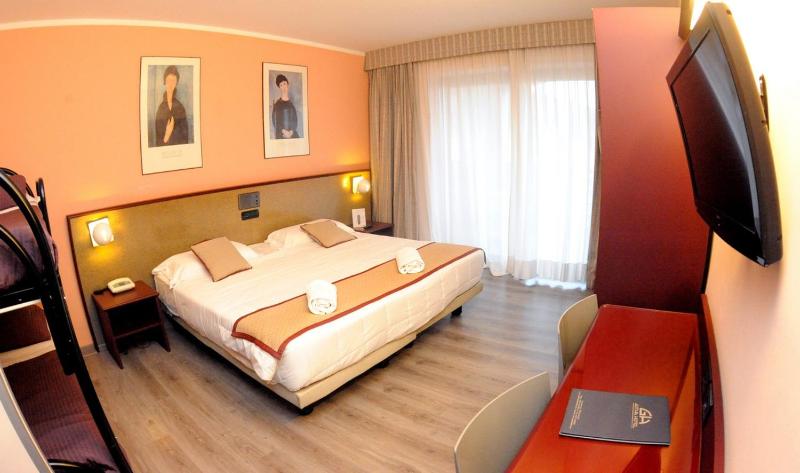 Quadruple Room image 3