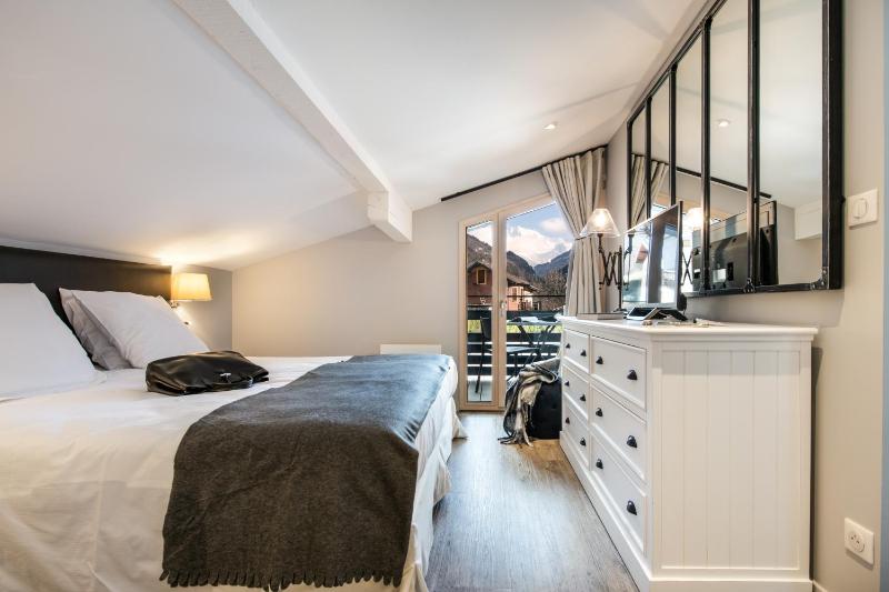 Apartment with Mountain View image 3