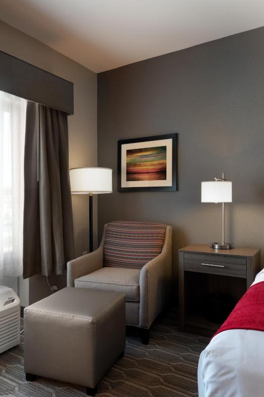 Queen Room with Two Queen Beds - Non-Smoking image 2