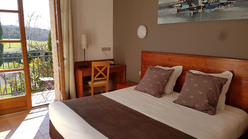 Triple Room with Balcony image 4