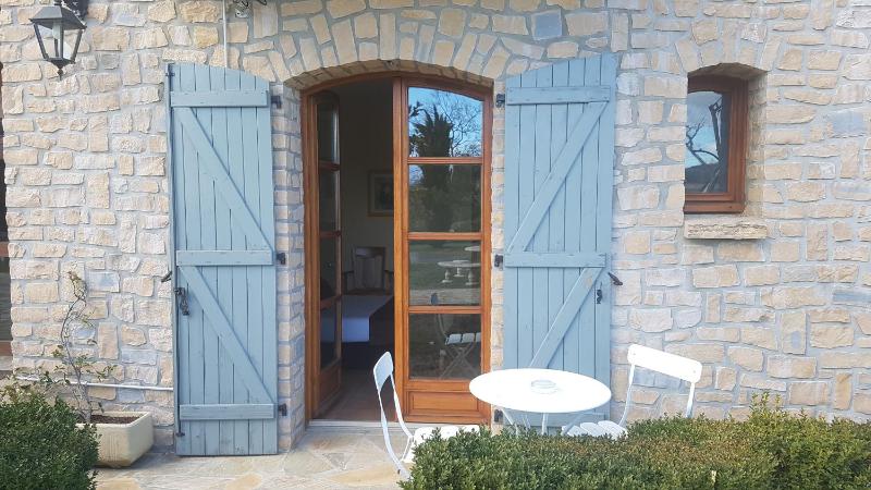 Triple Room with Balcony image 2