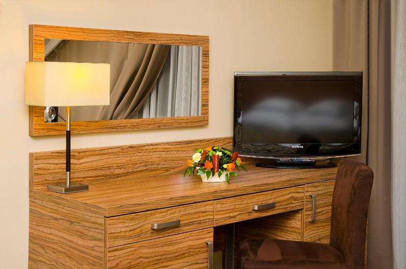 Deluxe Double  Room with Private Bathroom image 4