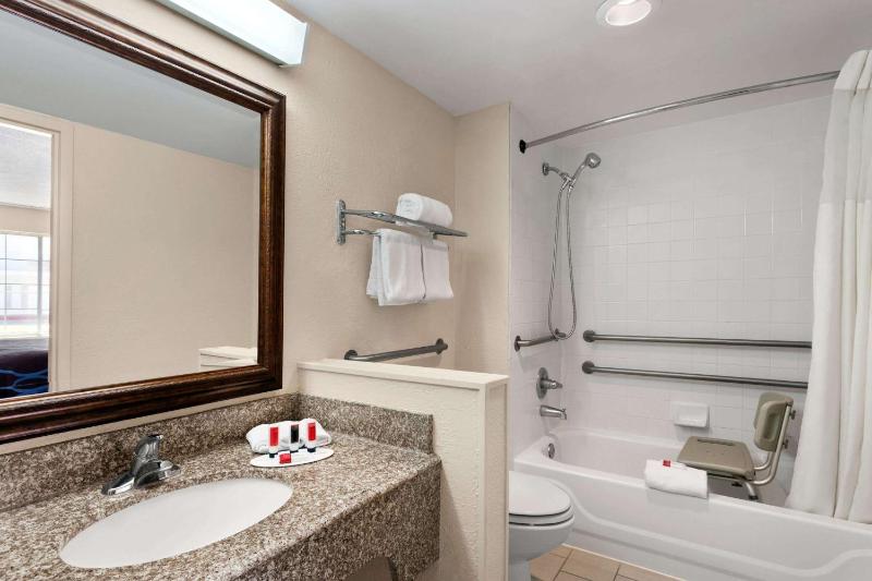 King Room - Mobility Access/Smoking image 4