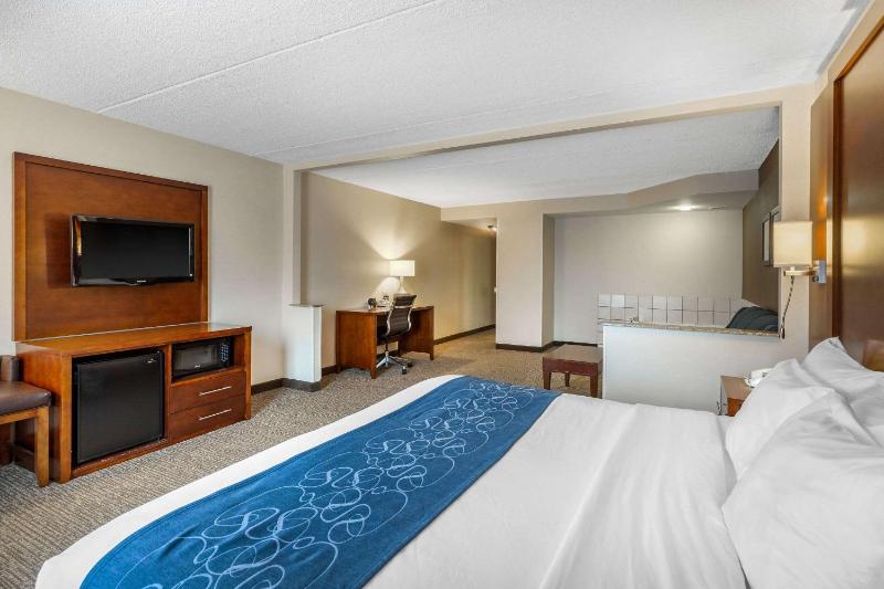 King Suite - Non-Smoking image 3