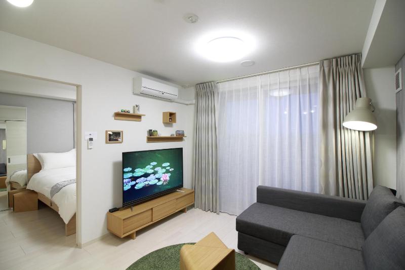 W&M House - image 5