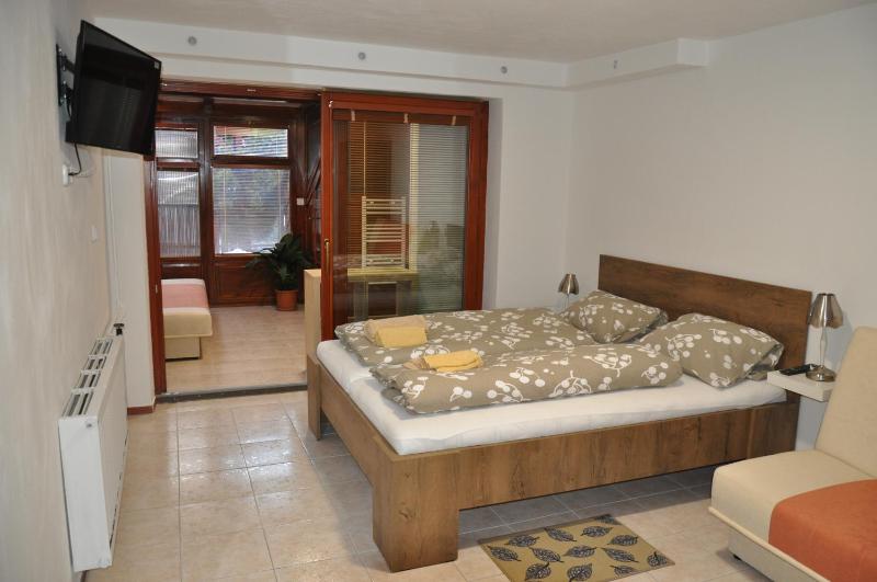 Triple Room with Garden View image 4