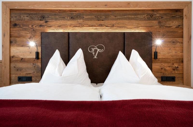 Double Room with Balcony image 4