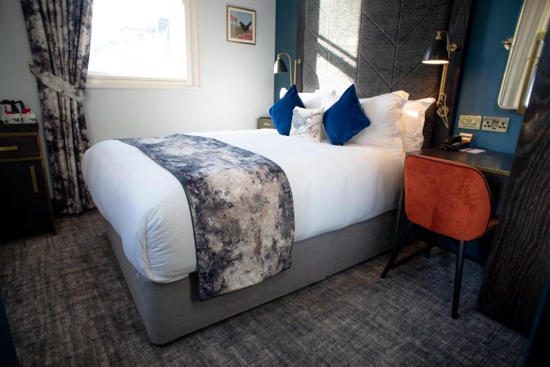 Small Double Room image 3