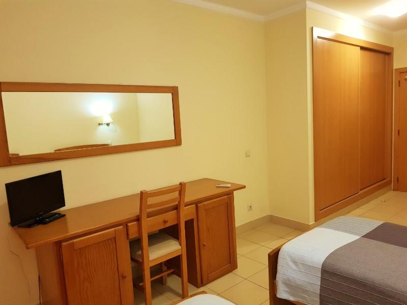 Twin Room image 1