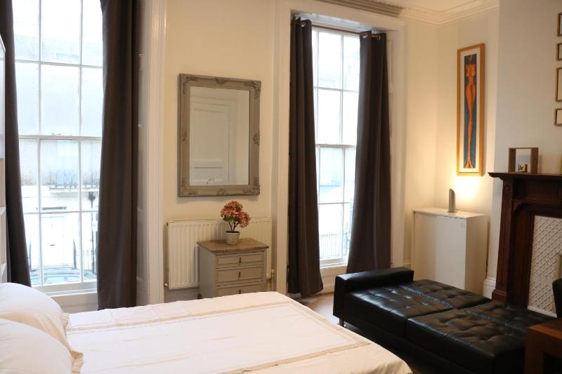 Double Room with Extra Bed image 3