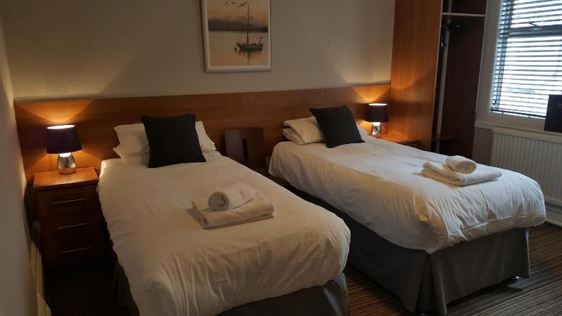 Standard Twin Room image 1