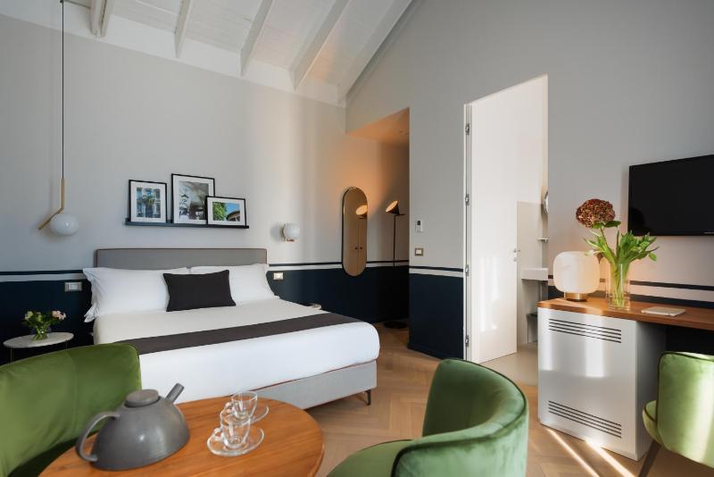Suite with Terrace image 4