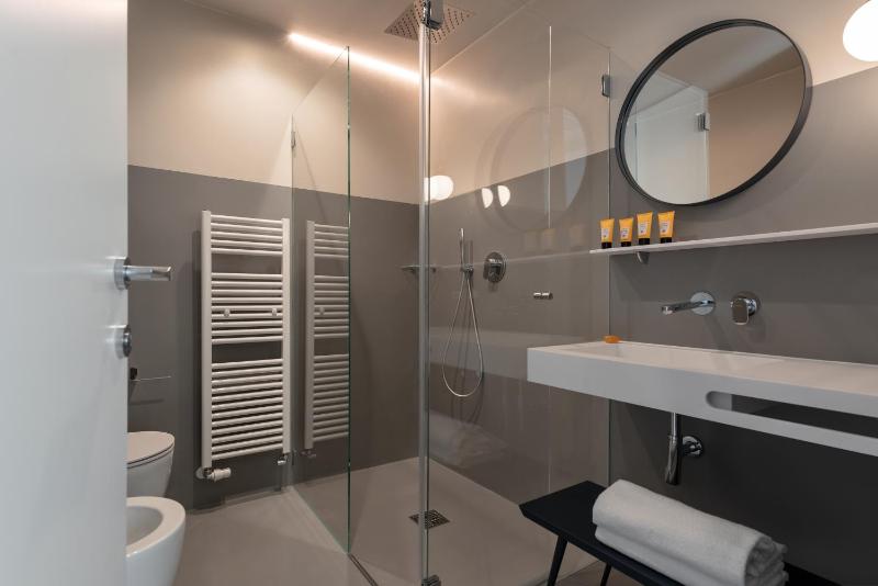 Quadruple Room with Terrace image 2