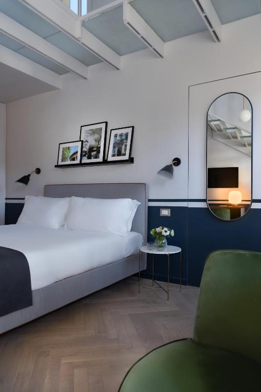 Quadruple Room with Terrace image 3