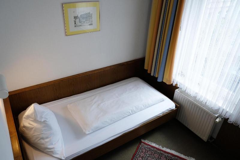 Double Room image 3