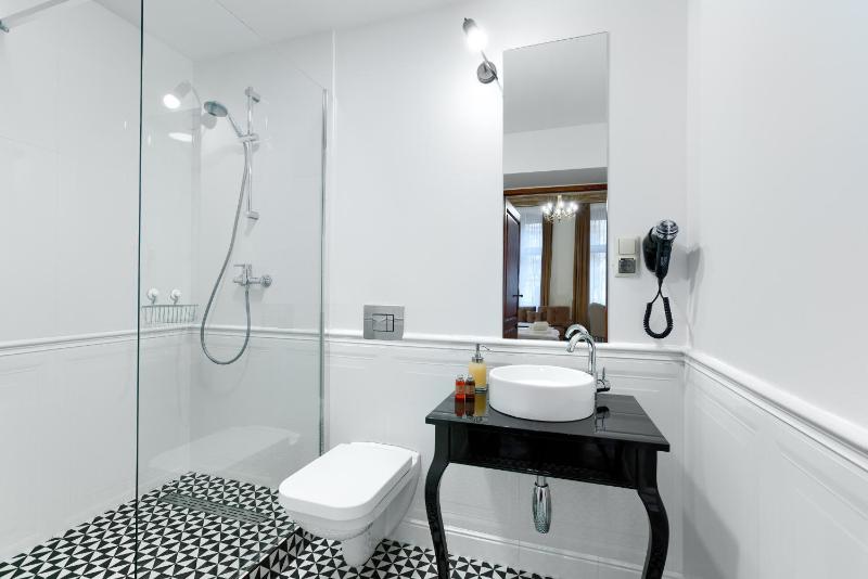 Studio Apartment image 3