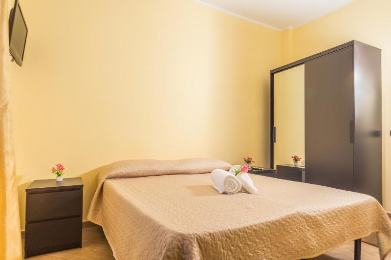 Economy Double Room image 2