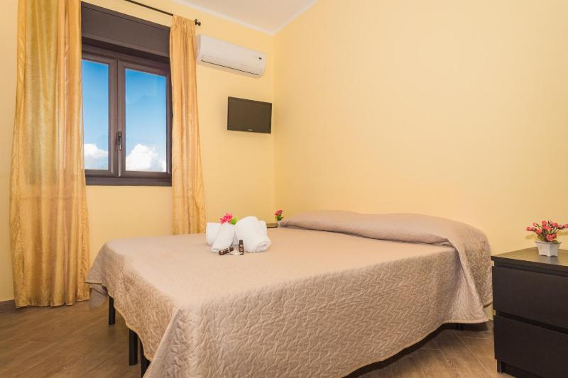 Economy Double Room image 1
