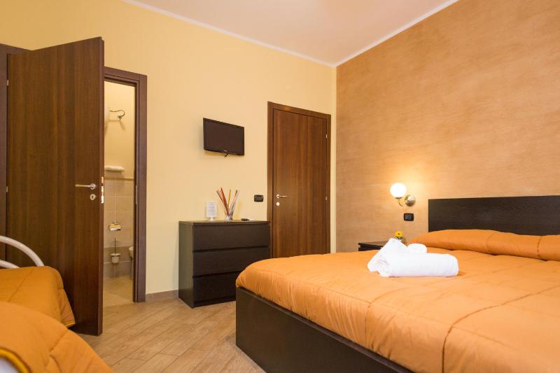 Triple Room with Garden View image 4