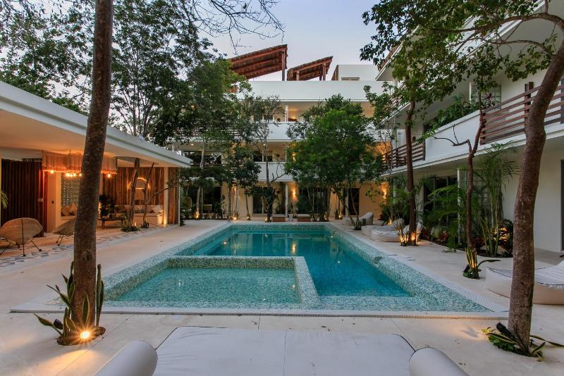 Charming Nature-Inspired Condos with Sultry Surroundings by Stella Rentals - image 9