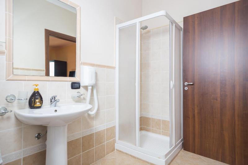 Superior Triple Room with Sea View image 3