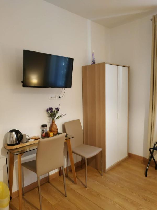 Comfort Triple Room with Shower and Private Bathroom image 3