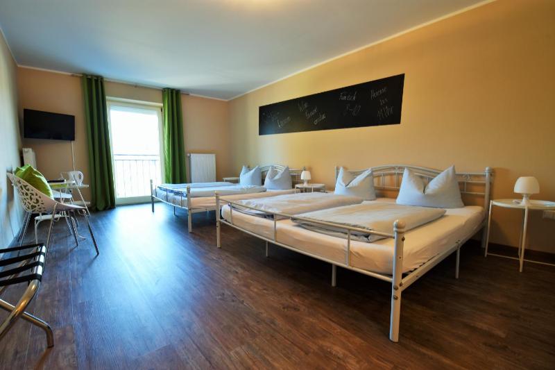 Quadruple Room with Shower image 3