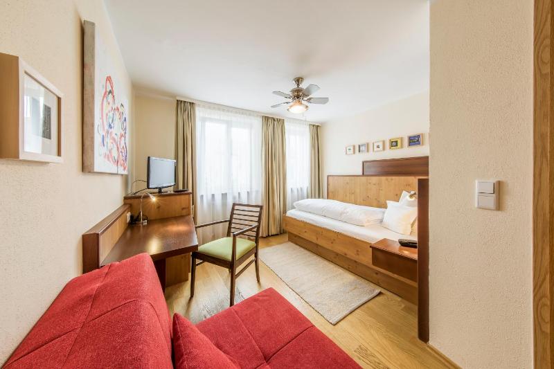 Single Room image 4