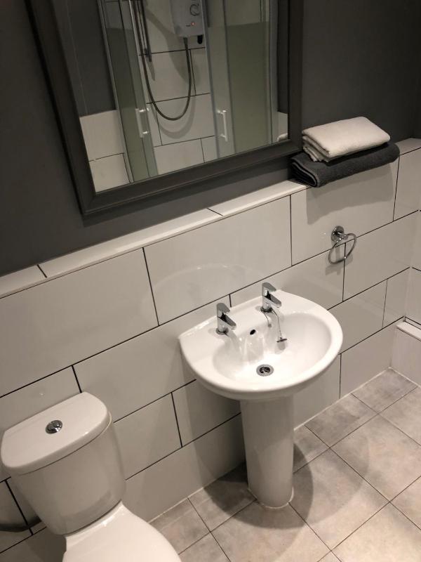 Economy Triple Room with Shared Bathroom image 3
